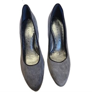 Gray heels